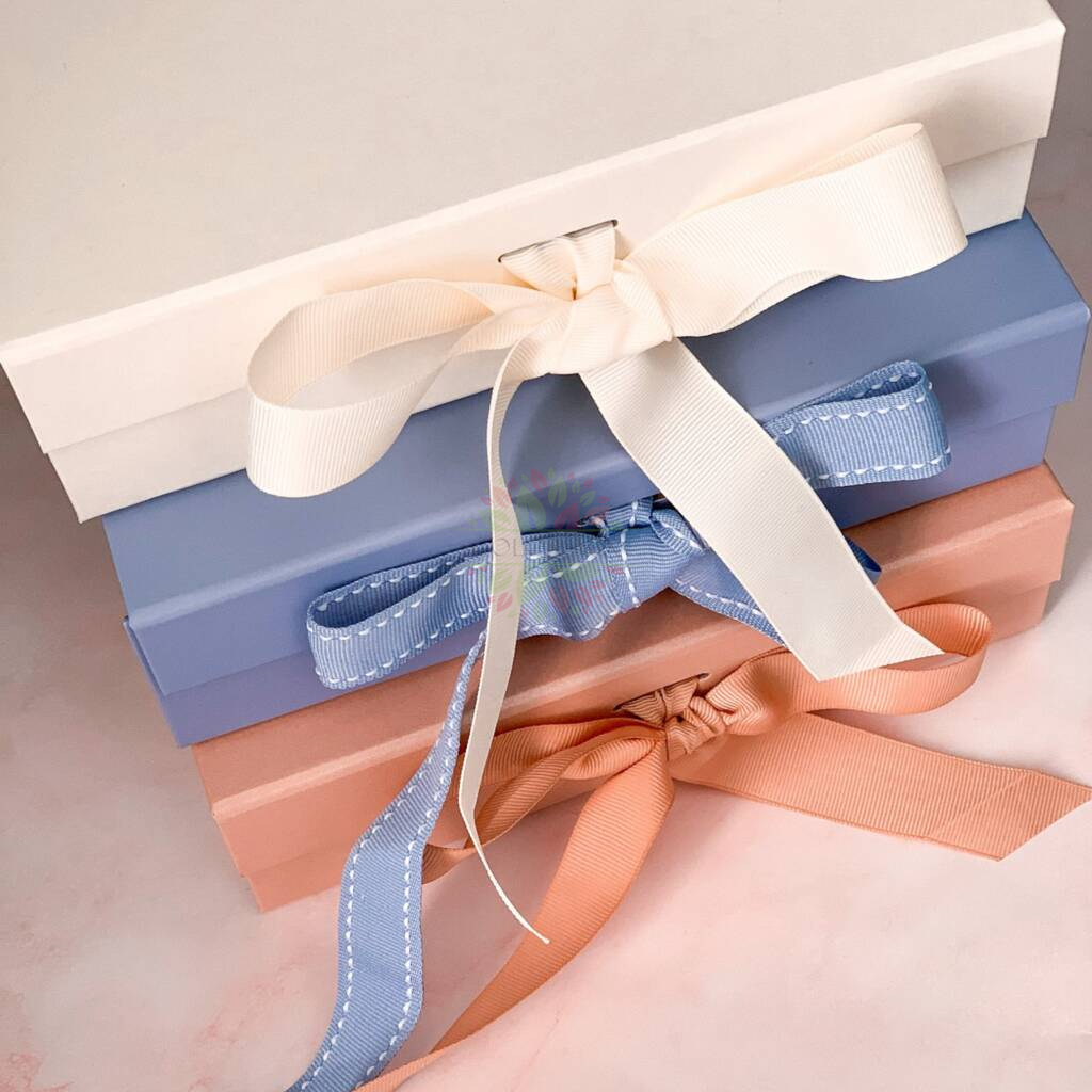 Colorful Boxes For Gift Sets With Ribbon